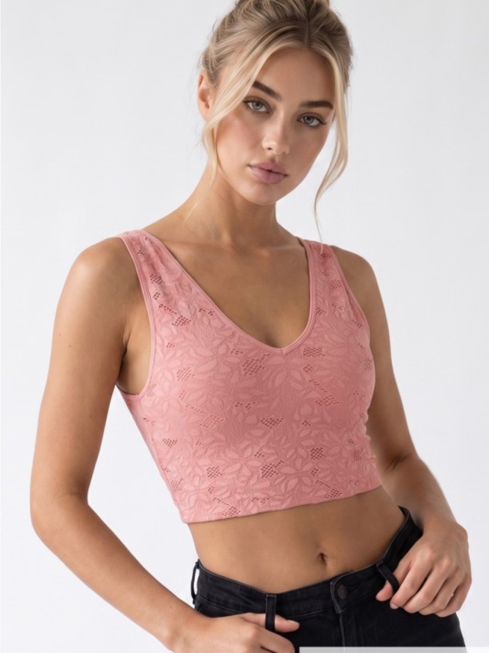 🆕🤍ASH ROSE LACE V NECK